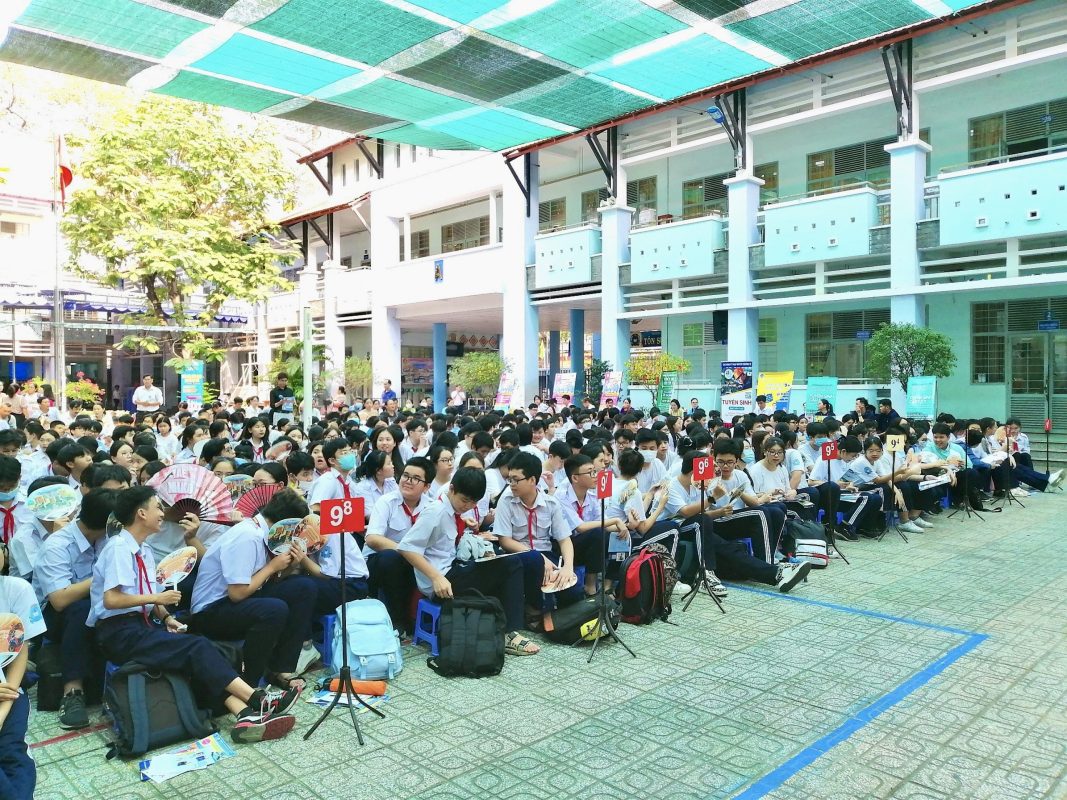 Các em học sinh trường THCS Bàn Cờ tham dự Ngày hội tư vấn, hướng nghiệp